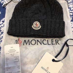Moncler hat